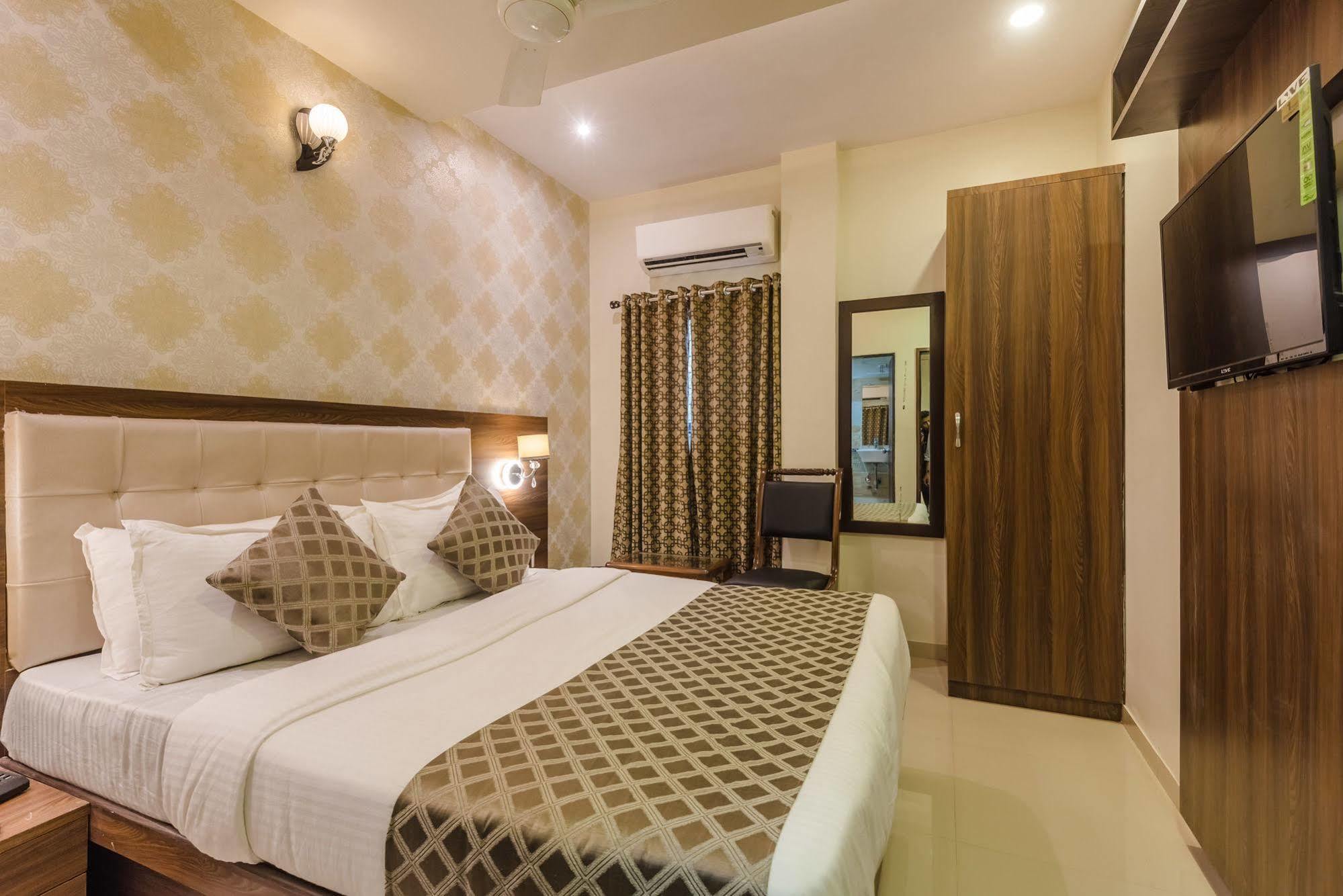 Hygienic Hotel Liberty Plaza Mumbai Ngoại thất bức ảnh